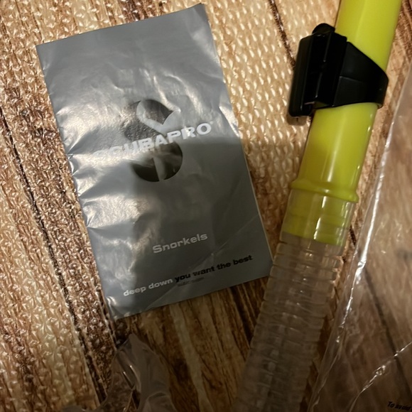 🤿 💦 • SCUBA PRO NEXUS - Semi Dry Flex •💦🤿 - Picture 5 of 6